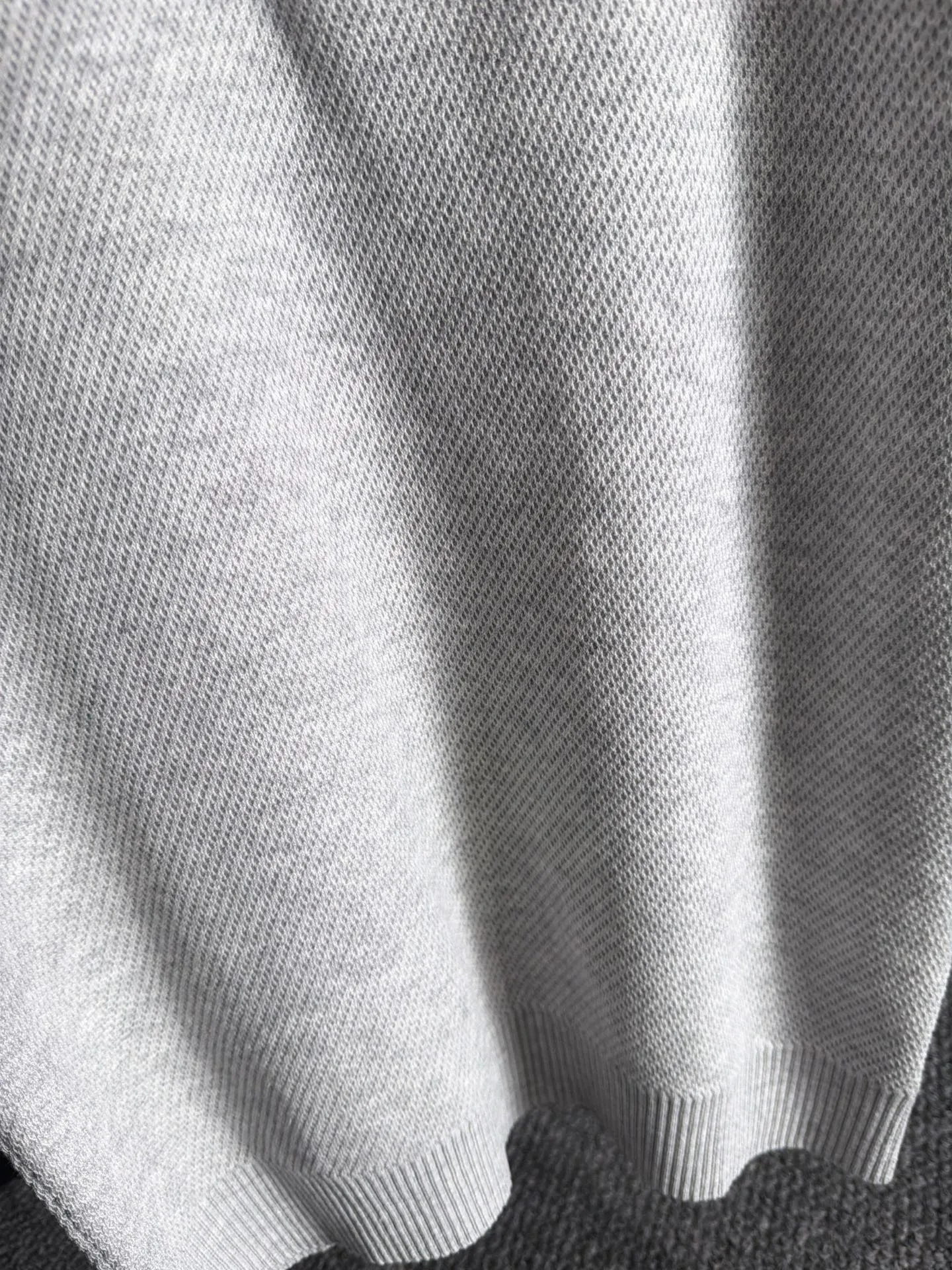 LP high quality 26ss New Arrival men's knitted short-sleeved T-shirt is made of combed cotton yarn knitted cotton fabric, no pressure when entering and exiting the counter. Exclusive control of raw materials. It feels substantial when weighed, and the upper body is more textured than ordinary T-shirts. This texture can cope with the weather easily and is suitable for both hot and cold! Designed for a loose fit. Size: M to 3XL